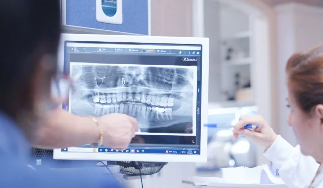 Dental Expressions Doctors analyzing Xray